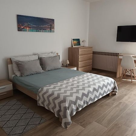 Studio Apartman Dori Pula Exteriör bild