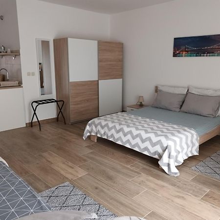 Studio Apartman Dori Pula Exteriör bild